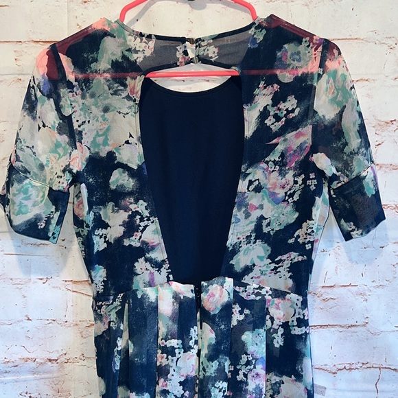 BCBG Generations Dress Womens 0 Short Sleeve Pleated Maxi Watercolor Floral NWT - Picture 5 of 10